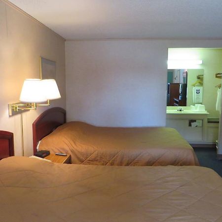 Knights Inn Canton Chambre photo