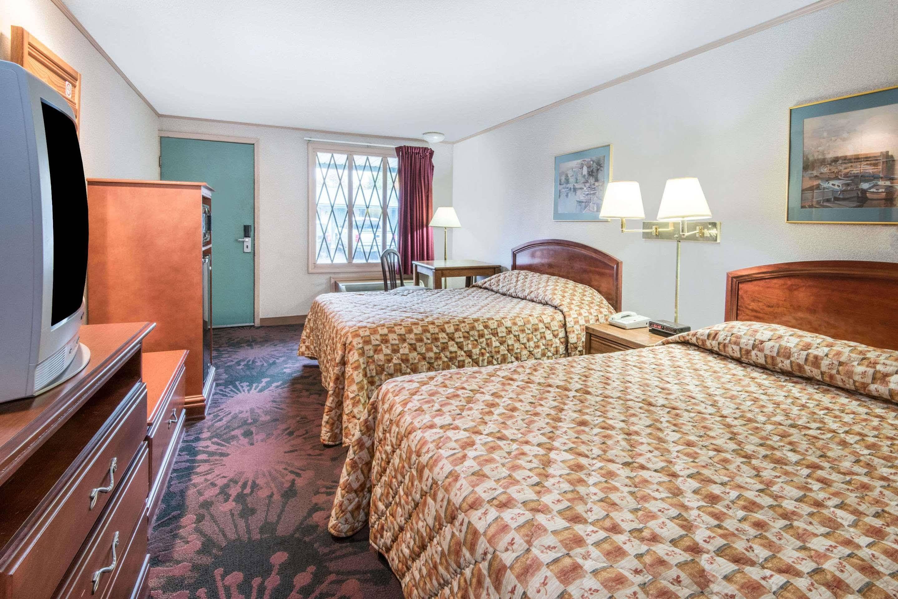 Knights Inn Canton Extérieur photo