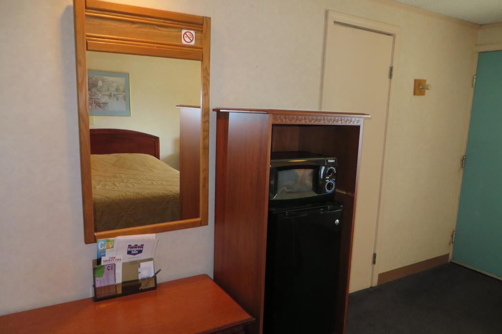 Knights Inn Canton Extérieur photo