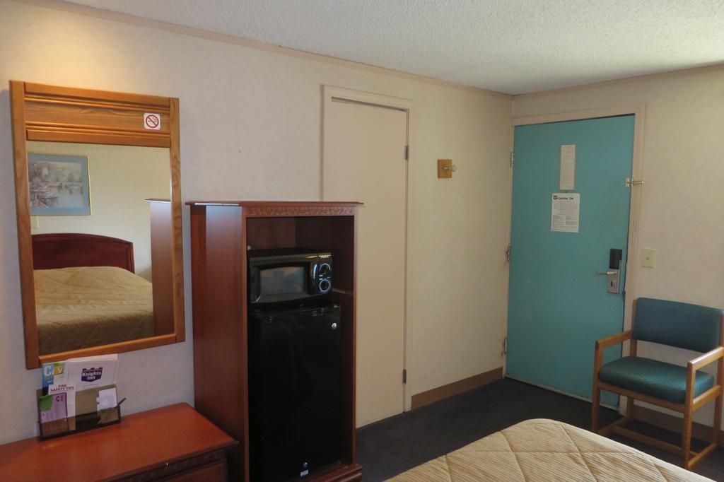 Knights Inn Canton Extérieur photo