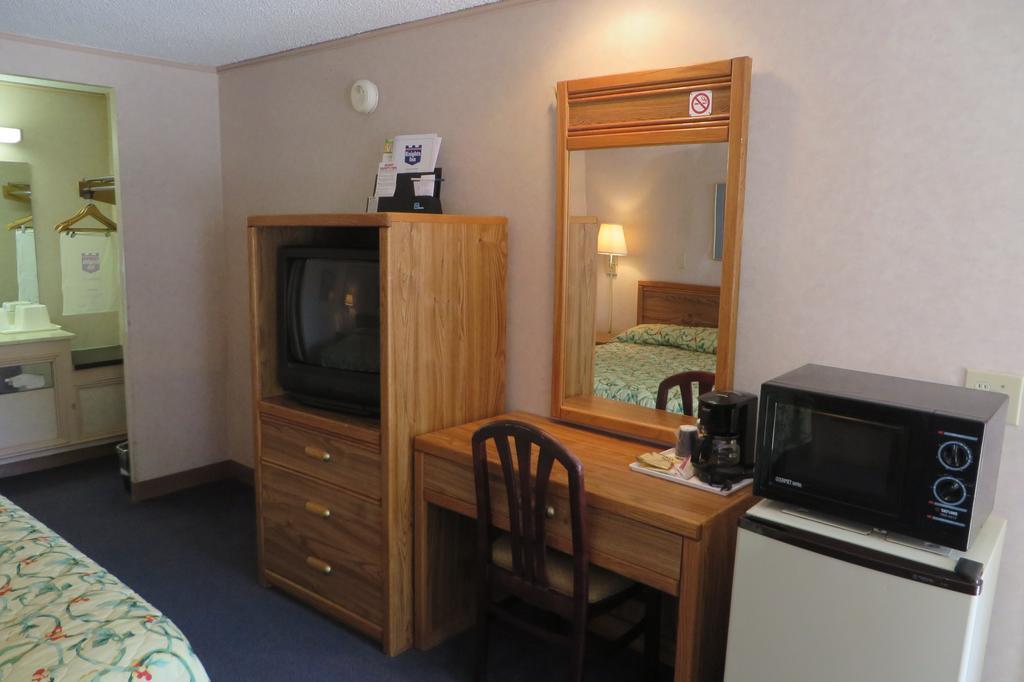 Knights Inn Canton Extérieur photo