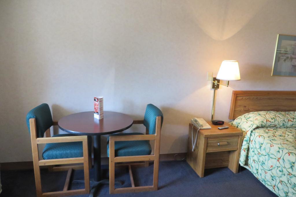 Knights Inn Canton Extérieur photo